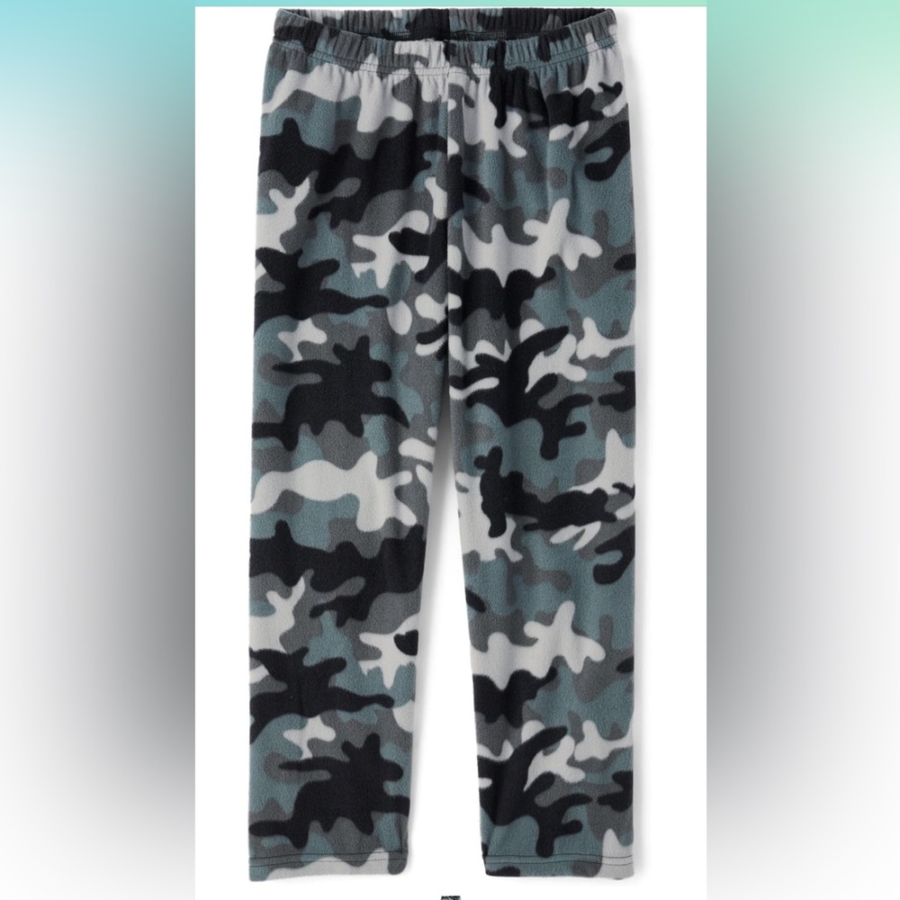 🧡15 for $20🧡 
Childrens Place Boy black camo fleece pajama pants| size small 5/6